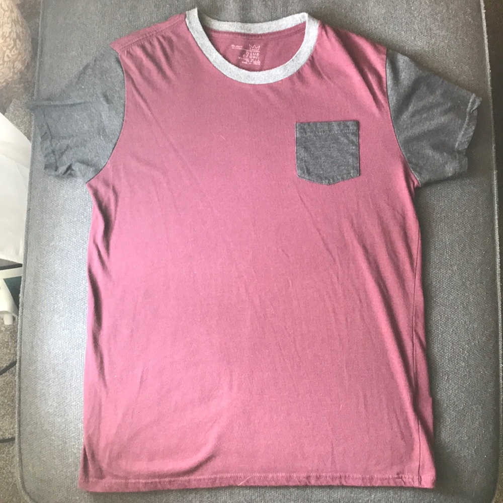 Tillys maroon pocket tee size Medium
